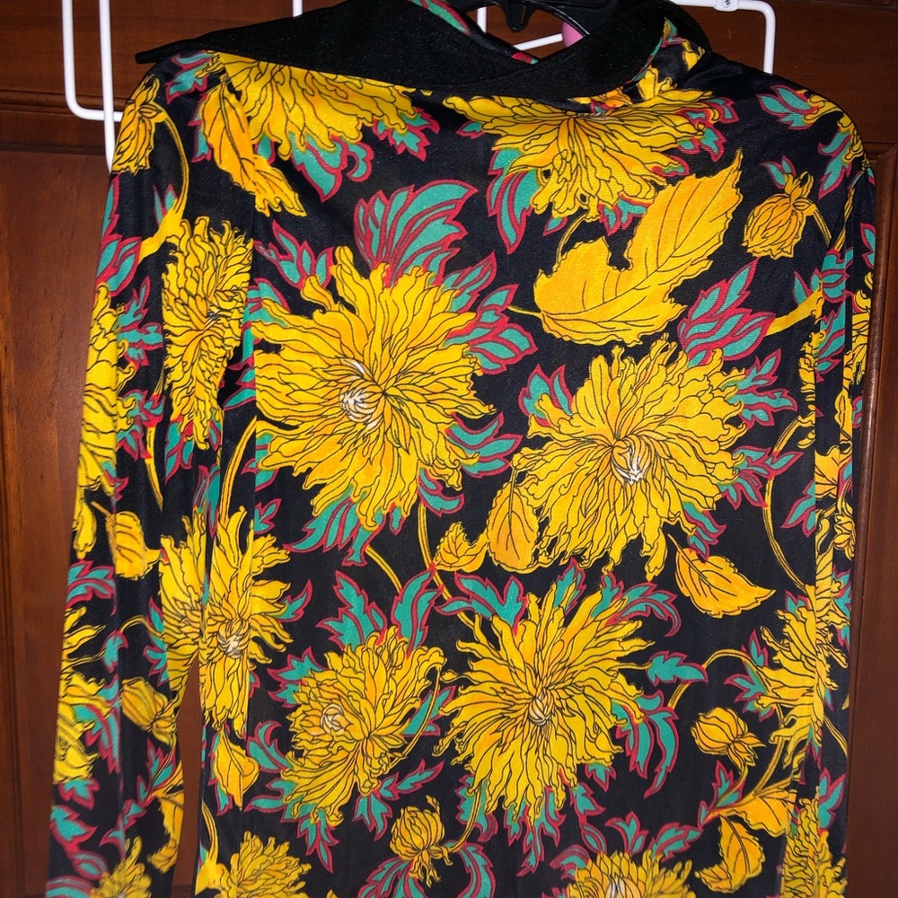 Small sunflower blouse. Vintage, zip down to middle of chest. Really beautiful